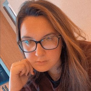 Meet your Posher, Chloe